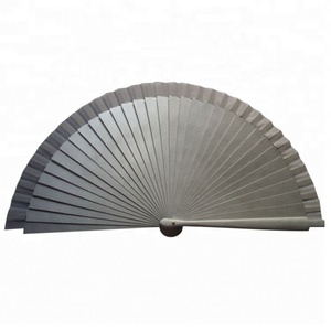 Abanico plegable de madera pintado español blanco puro para eventos de boda - Product Image 5