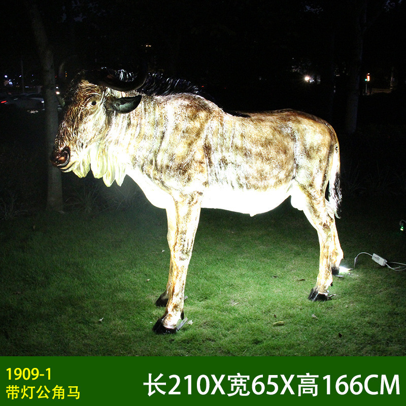 Caballo macho con cuernos iluminados.