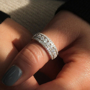 Anello Scintillante da Donna, Elegante Accessorio Minimalista per le Dita - Product Image 2