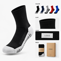 Chaussettes de sport respirantes noires et blanches pour la course à pied, avec ventilation en maille, gestion de l'humidité, maintien du talon et amorti ciblé à la plante du pied