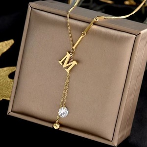 Elegante Collar de Acero Inoxidable con Colgante de Letra <span class=keywords><strong>M</strong></span> para Mujer, Estilo Hip Hop - Product Image 1