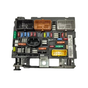 Boîtier à fusibles Peugeot Citroën 9807028780 BSM R04 R05 R20 pour 307 308CC 308SW - Product Image 1