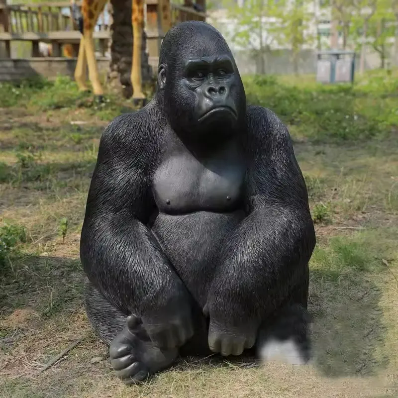 In fibra di vetro figurina da giardino in fibra di vetro resina gorilla statua a grandezza naturale statue di animali africani scimmia scultura della giungla animali per oggetti di scena