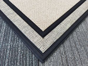 Tapis de porte gris en polyester à sublimation sur le thème des courses de chevaux - Product Image 5