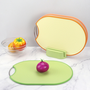 Juego de 3 Tablas de Cortar de Plástico Libres de BPA con Mango de Acero Inoxidable, Tablas de Cocina con Base de Almacenamiento - Product Image 4
