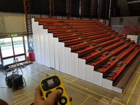 Gradins pliants d'intérieur personnalisables de marque CETA, fabriqués en Italie, gradins télescopiques rétractables pour auditorium, gradins métalliques durables, modèle TM