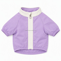 Veste pour chien avec manches pour pattes avant, poignets élastiques, col montant contrastant, résistante à l'eau, coupe-vent, légère, urbaine, pour l'extérieur
