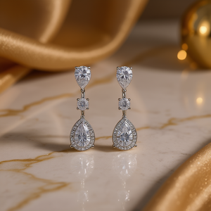 Orecchini in Oro Bianco con Diamanti Taglio a Pera, Colore D Naturale, Certificati GIA, Gioielli Classici da Sposa per Donna - Product Image 2