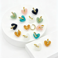 CH-LAE0907 Boucles d'oreilles en acrylique colorées en forme de cœur, charmantes boucles d'oreilles en forme de cœur, bijoux tendance pour femmes, vente en gros, usage quotidien
