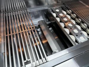 Lò nướng BBQ gas âm 4 bếp mới về, dùng cho gia đình, chất liệu kim loại, nấu nướng ngoài trời, sân vườn, có bếp hồng ngoại phía sau - Product Image 3