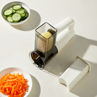 Oplaadbare fruit- en groentesnijder, draagbaar en draadloos, met Type-C oplaadpoort en 2500mA lithium batterij.