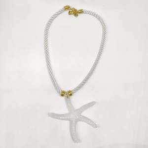สร้อยคอจี้รูปปลาดาวสแตนเลสสตีล ชุบทอง PVD ทนทาน แฟชั่นทันสมัย - Product Image 1