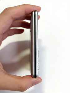 RAZARR600 Téléphone portable élégant pour seniors avec fonction bar, écran LCD de 2,4 pouces, 4G VoLTE, mémoire 1 Go + 128 Mo, batterie 1800 mAh, espagnol/allemand - Product Image 4