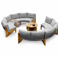 Modernes Outdoor-Sofa-Set mit Holzrahmen und Wasserfesten Kissen