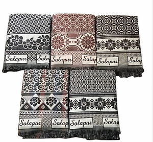 Manta de Algodón Estampada de Solapur con Diseño Floral Geométrico, Borde con Flecos, Diseño Tradicional, Cubrecama Decorativo para Toda Temporada - Product Image 1
