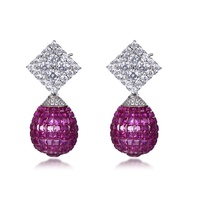 Boucles d'oreilles pendantes en micro-pavé de saphir avec sertissage invisible, forme de boule classique pour femmes - Bijoux de fête et cadeaux