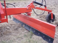 Lame arrière hydraulique / niveleuse montée sur tracteur pour le nivellement des terres agricoles et la préparation du sol