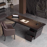 Bureau de direction ergonomique modulaire à pieds géométriques uniques avec tiroir multiprises, table de travail de luxe pour la maison