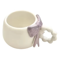 Mug à café, thé, lait ou eau en céramique mignon de style INS avec un nœud 3D sur la poignée en forme de perle