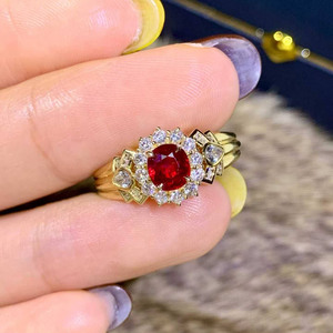 Anillo de Halo con Rubí Natural de Corte Redondo, Oro Amarillo de 18K con Diamantes en Forma de Pera y Cuadrado, Anillo de Piedras Preciosas Vintage Simétrico para Mujer - Product Image 1