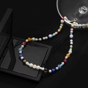 Collar de cuentas de colores al por mayor para hombres y mujeres gargantilla de perlas de imitación hecha a mano con cuentas de flores de cristal joyería de verano de moda - Product Image 5