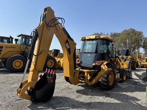 Chargeuse-pelleteuse Cat 420F d'occasion, faible nombre d'heures de travail, moteur puissant, prix compétitif, en stock - Product Image 6