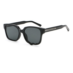 <span class=keywords><strong>Gafas</strong></span> <span class=keywords><strong>de</strong></span> <span class=keywords><strong>Sol</strong></span> Cuadradas <span class=keywords><strong>de</strong></span> Diseño Único para Mujer, Protección UV400, Aptas para Sitios Independientes DTC, Marca Propia Personalizada - Product Image 1