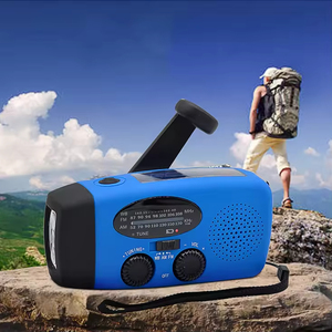 Los fabricantes suministran una radio solar de manivela para exteriores con linterna y radio recargable. - Product Image 6