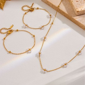 Conjunto de Collar y Pulsera de Perlas Hechas a Mano en Acero Inoxidable |   Joyería Floral con Cuentas Delicadas |   Estilo INS Impermeable y Resistente a la Decoloración - Product Image 1