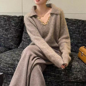 Pull décontracté en maille à col polo oversize pour femme avec garniture à sequins et décolleté en V – Tendance - Product Image 1