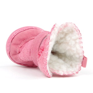 Chaussettes <span class=keywords><strong>pour</strong></span> animaux de compagnie en velours d'agneau chaud d'hiver classique Bottes de <span class=keywords><strong>chien</strong></span> antidérapantes avec caoutchouc en cuir respirant imperméable fabriqué dans un style occidental - Product Image 5