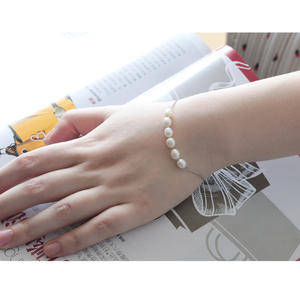 จำหน่ายโดยตรงและขายส่งสร้อยเงินแท้ 925 พร้อมไข่มุกน้ำจืดรูปไข่ขนาด 6 มม. สร้อยข้อมือแบบลิงค์ละเอียดจากจูจี้ - Product Image 1