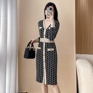 เดรสไหมพรมคอวีเล็กๆ ระบายอากาศได้ดี สไตล์วินเทจลำลอง <span class=keywords><strong>ล</strong></span>ายเรขาคณิตแบบฝรั่งเศส ทรงเอไ<span class=keywords><strong>ล</strong></span>น์ยาวค<span class=keywords><strong>ล</strong></span>ุมเท้า สำหรับฤดูใบไม้ร่วง-ฤดูหนาว ปี 2025 - Product Image 4