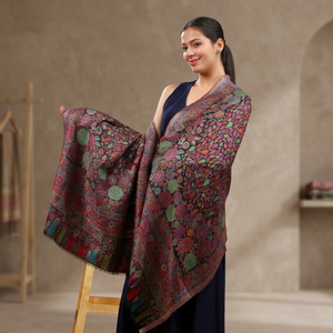 Châle long et léger en laine à imprimé floral lumineux pour femme Kriti International – Accessoire de mode durable et polyvalent pour le cyclisme - Product Image 4
