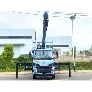 Camion-grue Dongfeng équipé d'une flèche télescopique de 8 tonnes, agile et flexible, idéal pour les travaux de manutention de ciment et d'acier sur courtes distances - Product Image 2