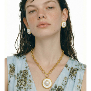 JINYOU 2956 - Juego de Joyería con Collar de Perlas Redondas con Diseño de Trigo, Cadena de Acero Inoxidable Chapada en Oro y Aretes Grandes - Product Image 4