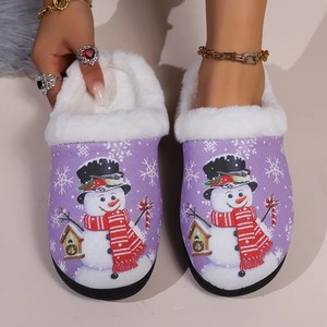 Chaussons d'intérieur chauds et douillets imprimés Noël <span class=keywords><strong>Hiver</strong></span> avec semelle extérieure en TPR antidérapante et doublure en polaire pour un confort optimal - Product Image 3