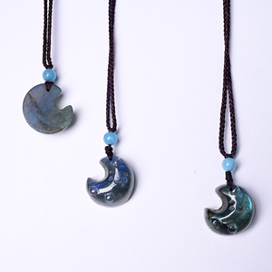 Collier Pendentif Lune en Labradorite de Haute Qualité, 2 cm, Gravure Numérique, Tendance Mode Bohème, Vente en Gros - Product Image 5