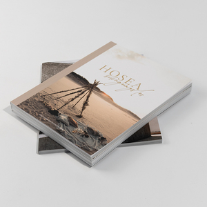 Revistas personalizadas de alta calidad, papel estucado premium, impresión offset a todo color, encuadernación cosida a caballete, costura perfecta. - Product Image 1