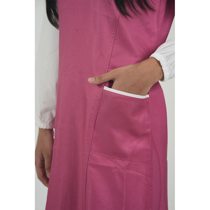 Uniforme Escolar Rosa Personalizado con Bolsillos para Niñas, Diseño de Manga Larga, Cuello Peter Pan, 95% Mezcla de Algodón - Product Image 4