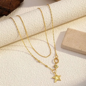 Collar de Acero Inoxidable con Doble Capa y Estrella de Cinco Puntas, Chapado en Oro de 18K - Product Image 3