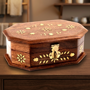 Caja de Regalo Cuadrada de Madera Contrachapada Hecha a Mano de Lujo, Diseño Personalizado BS INTERNATIONAL, Pirograbado Hecho a Mano, Logotipo Personalizado - Product Image 1