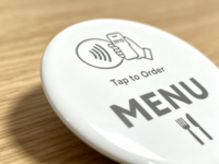 Carte de menu NFC personnalisée en époxy avec dos autocollant, autocollant de table imperméable pour commande numérique de menu de restaurant