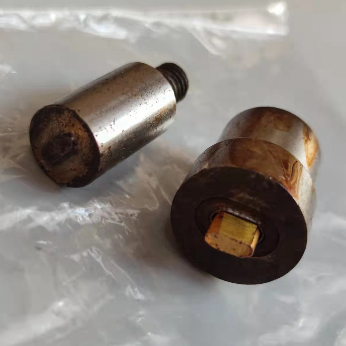 Форма для овальных люверсов, используемая на ручных пресс-станках