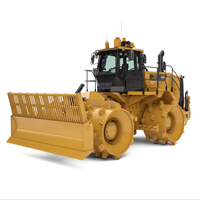 Compacteur de décharge 826K: puissance de 324 kW, poids de 40,917 kg, structure durable, idéale pour la manipulation des déchets difficiles et haute efficacité