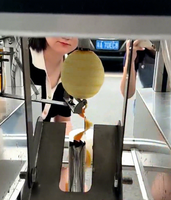 Machine commerciale à peler les oranges avec positionnement laser, élimination personnalisable du noyau ou découpe en segments pour l'industrie de transformation des fruits