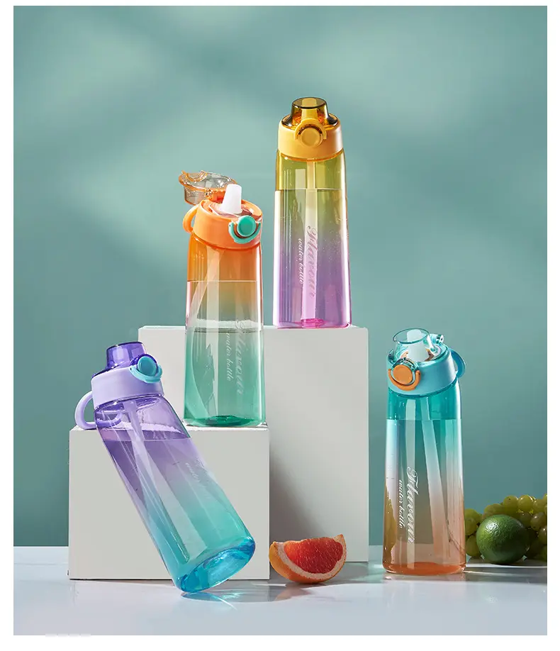 أفكار منتجات جديدة 2024 زجاجة مخصصة للماء 900 مل من البلاستيك بتصميم ترايد ملون مع قارورة نكهة