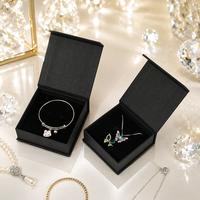 Boîtes cadeaux en papier de haute qualité : Boîtes à rabat magnétique noires les plus vendues pour bagues, boucles d'oreilles, bracelets et colliers