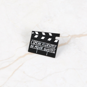 Set <span class=keywords><strong>de</strong></span> cinéma Broche en émail Je parle couramment dans les citations <span class=keywords><strong>de</strong></span> films Broche Sac Vêtements Épingle <span class=keywords><strong>de</strong></span> revers Badge Bijoux Cadeau pour les amis - Product Image 5