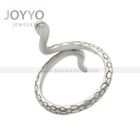 Bague ajustable en forme de serpent avec esprit du zodiaque ouvert année de naissance Bague en forme de serpent légère en acier inoxydable de luxe pour femme